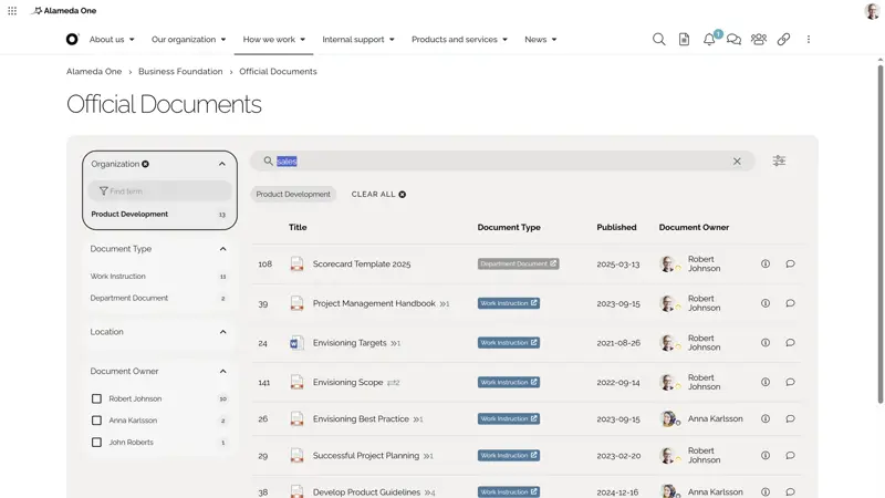 Employee using intranet search to support daily work